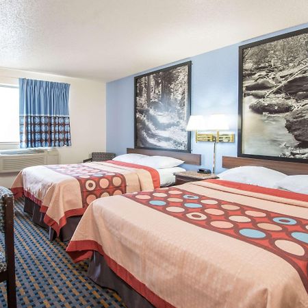 Super 8 By Wyndham New Castle Exterior foto