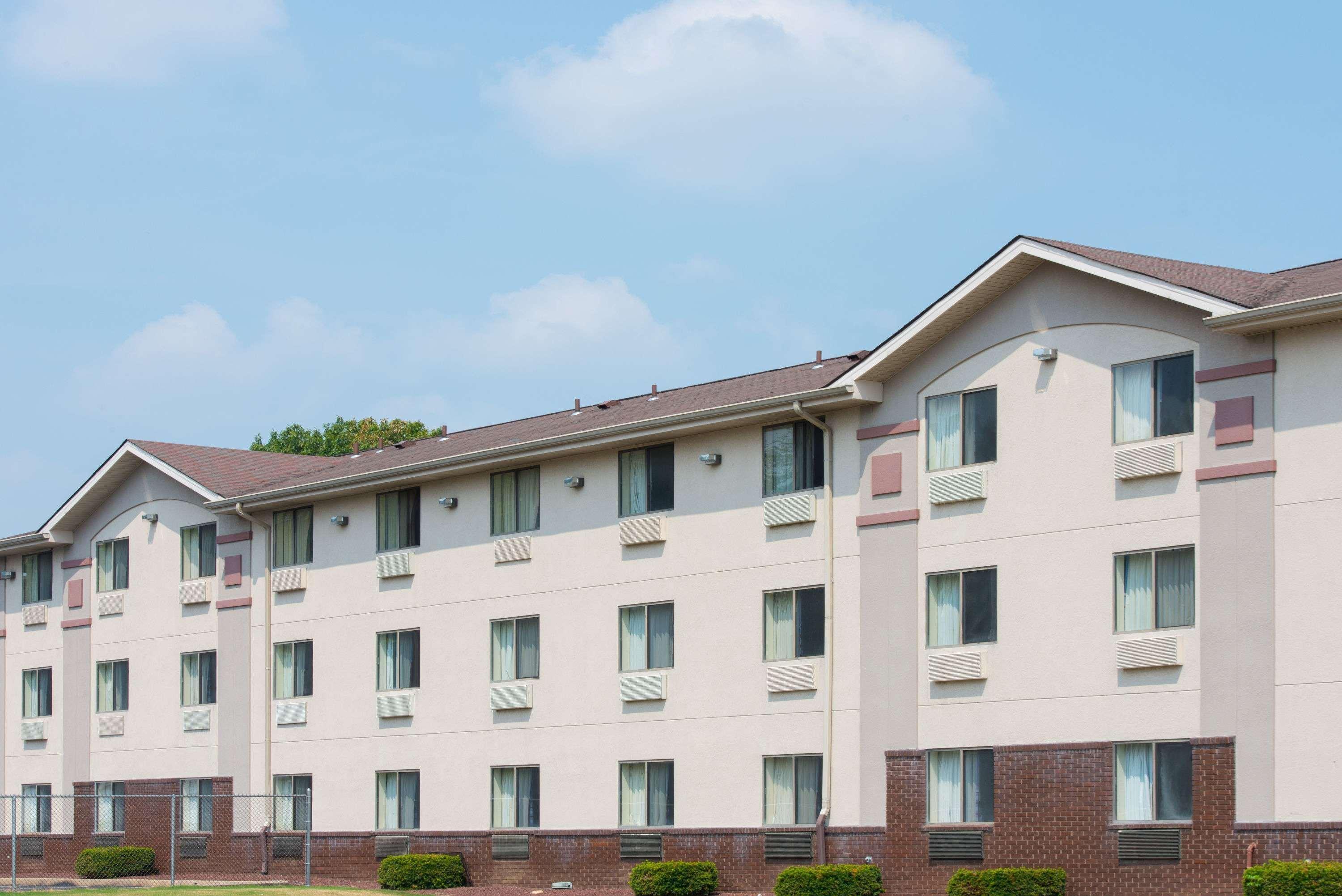 Super 8 By Wyndham New Castle Exterior foto
