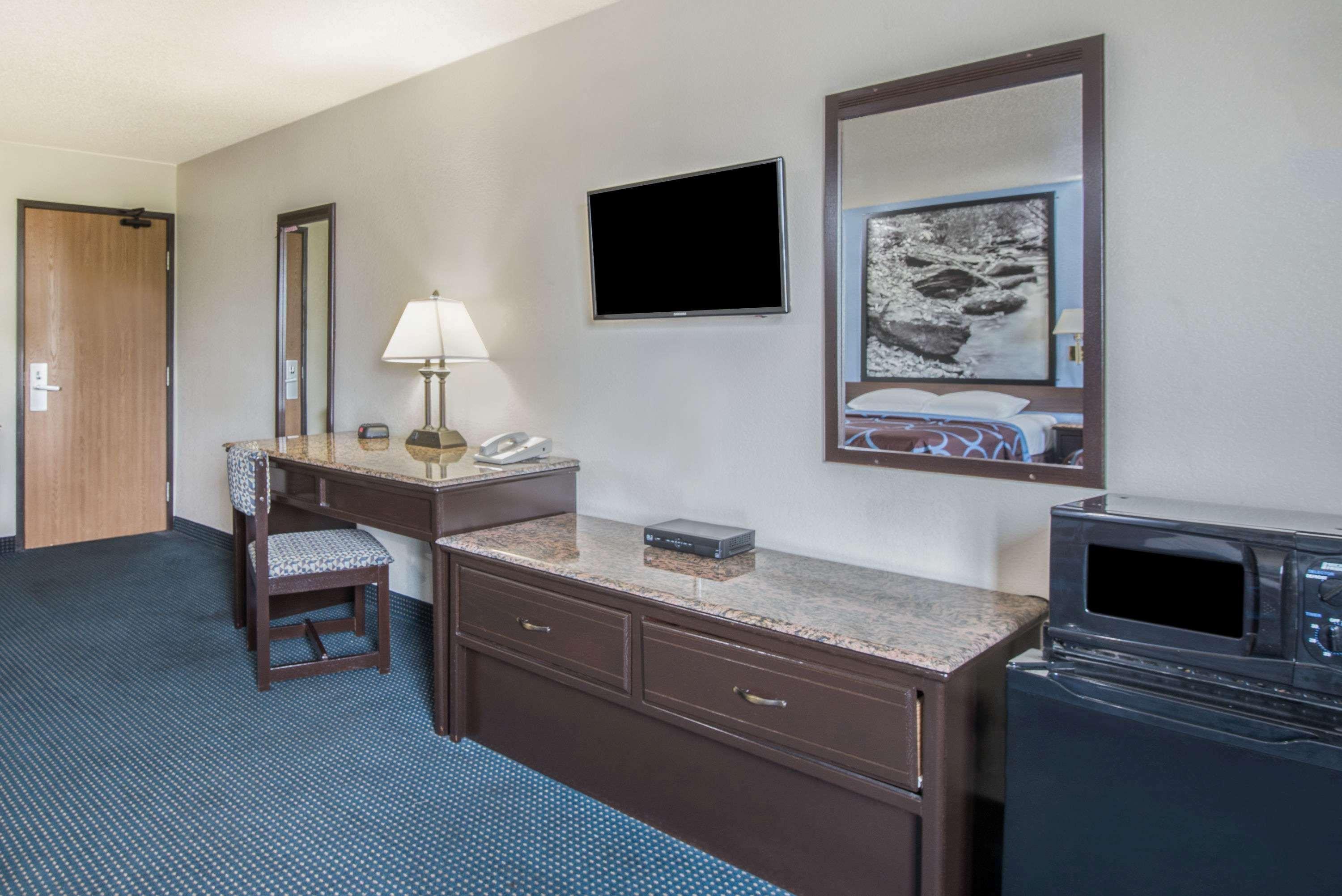 Super 8 By Wyndham New Castle Exterior foto
