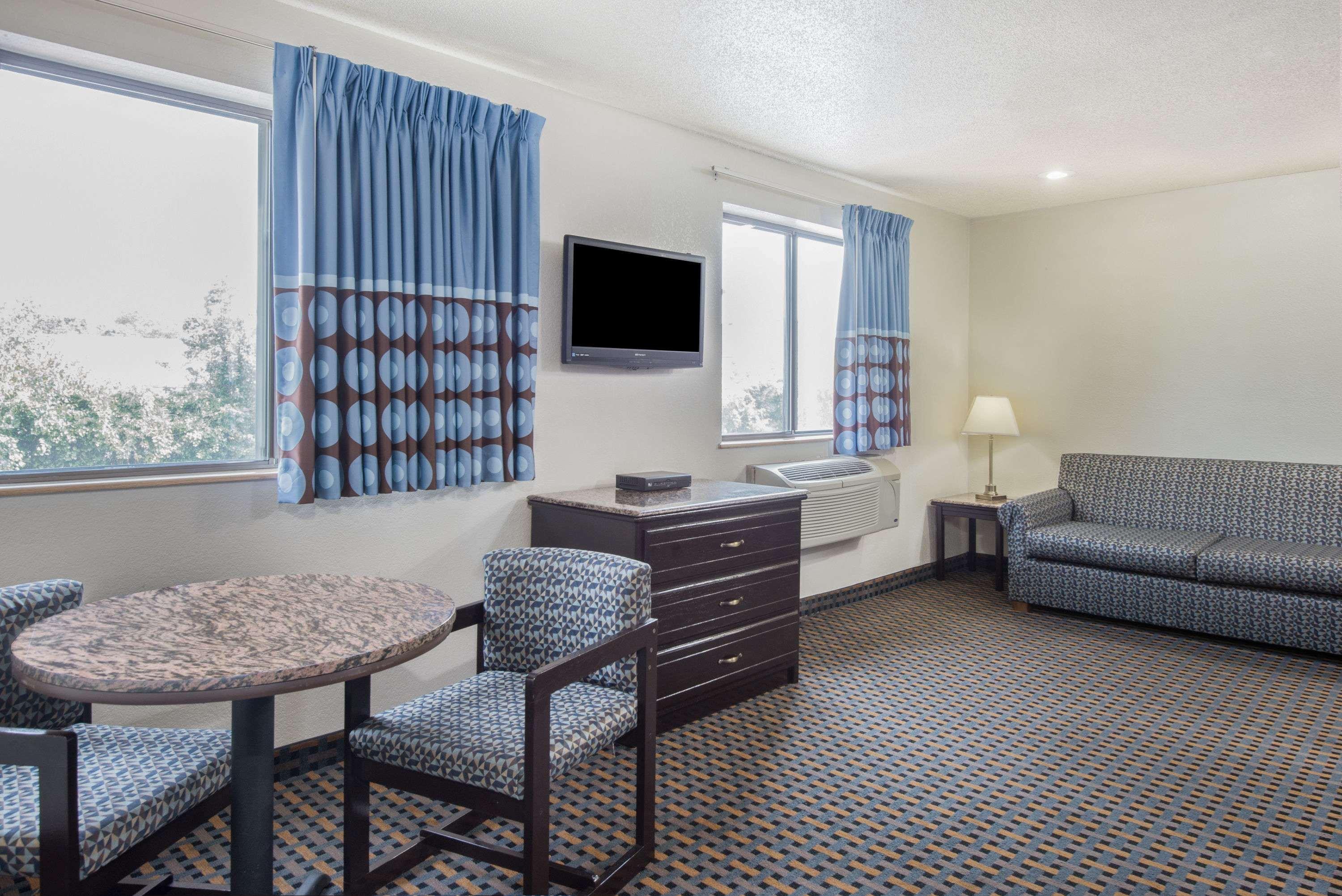 Super 8 By Wyndham New Castle Exterior foto